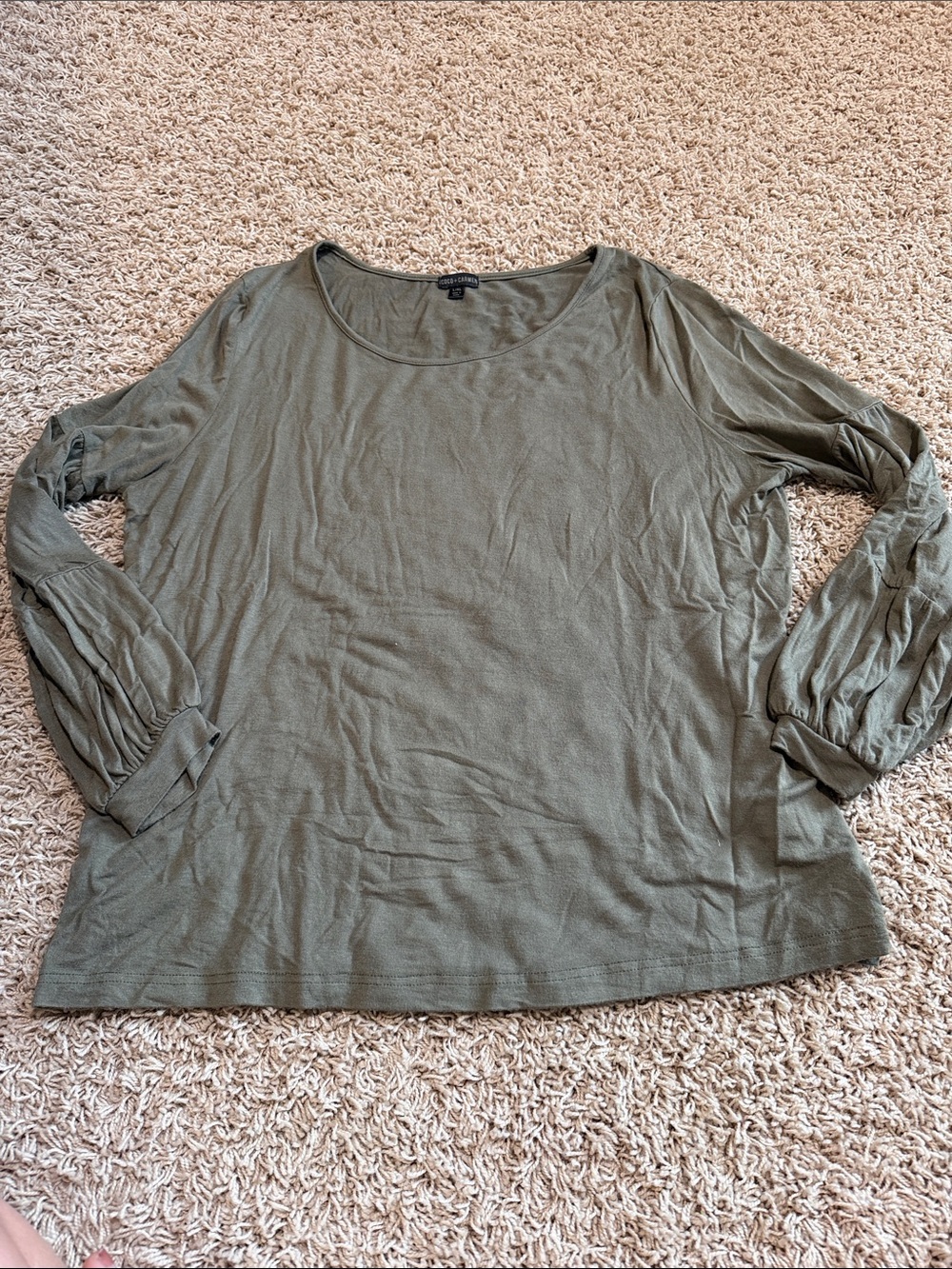 ❤️ Coco + Carmen Olive Green Women's Long Sleeve Scoop Neck Top